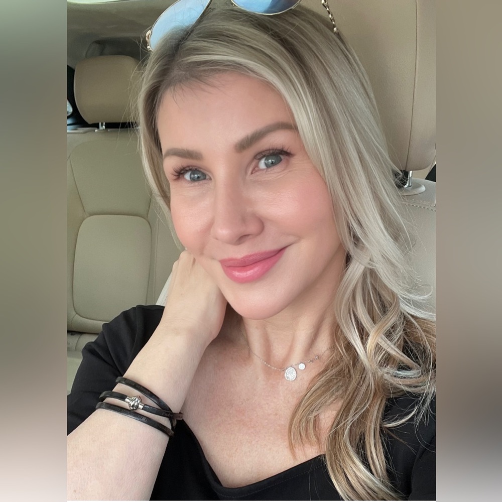 Meet your Posher, Lin. 🌸👗👜👠💎👑💗